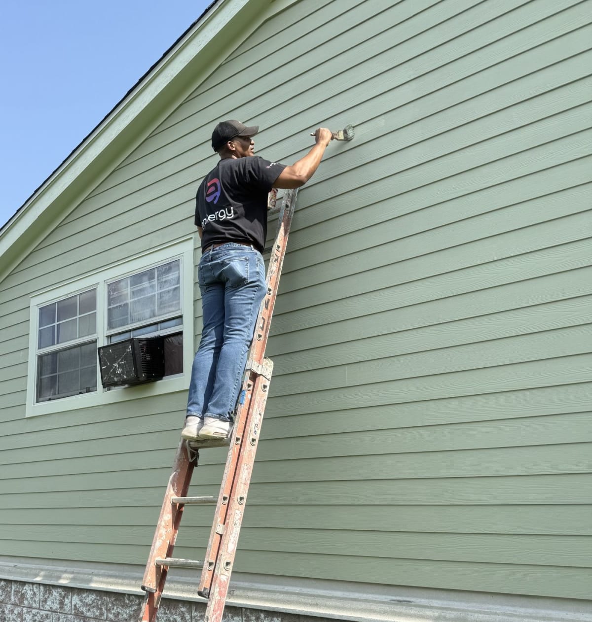 New Orleans Volunteers Weatherize Homes to Beat the Heat