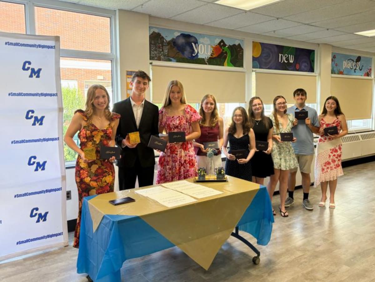 NY School Awards 50+ Scholarships to Graduating Seniors