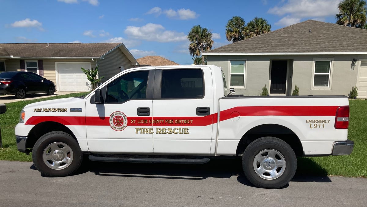 Florida Firefighters Save Family and Animals from Blaze