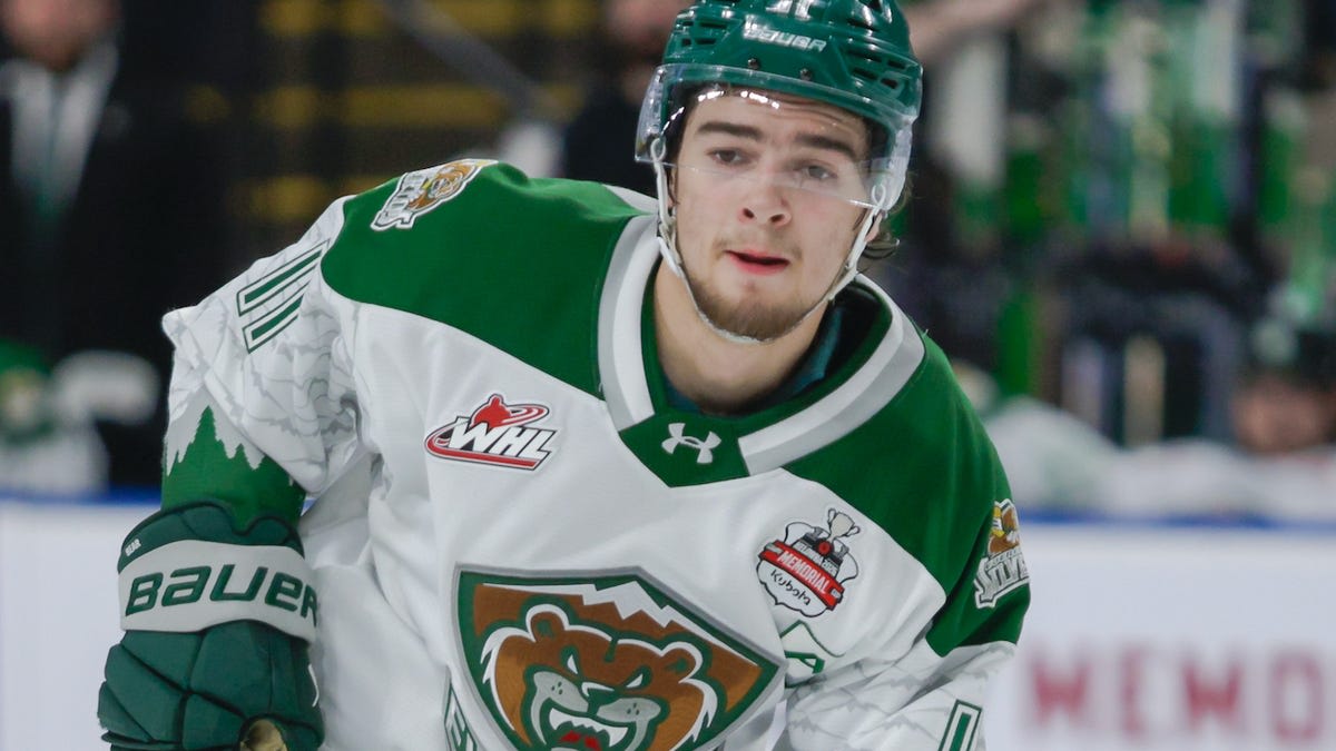 Young hockey player Carter Bear celebrating on ice in Everett Silvertips uniform