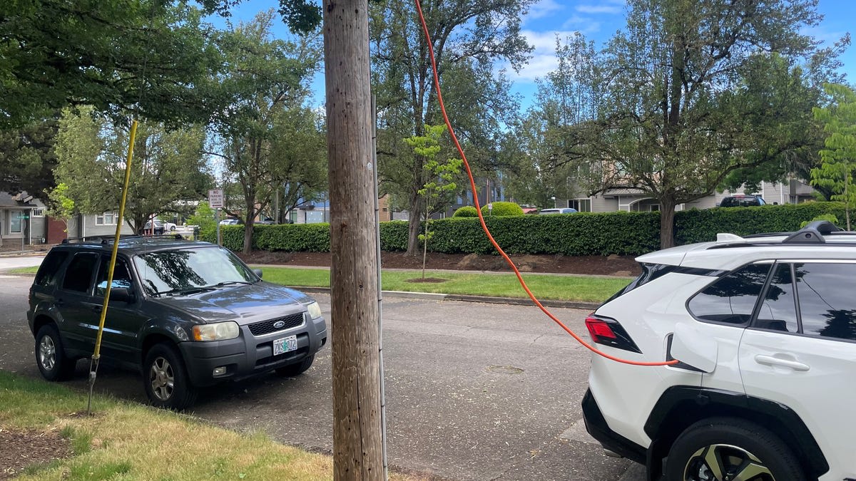 Salem Leads Oregon with 30 Pole-Mounted EV Chargers