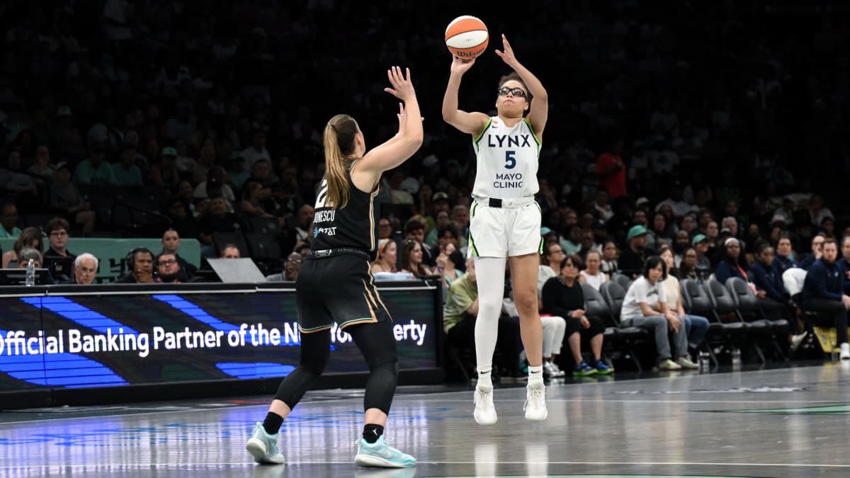 Caitlin Clark Sets USA Record in FIBA World Cup Debut - Image 2