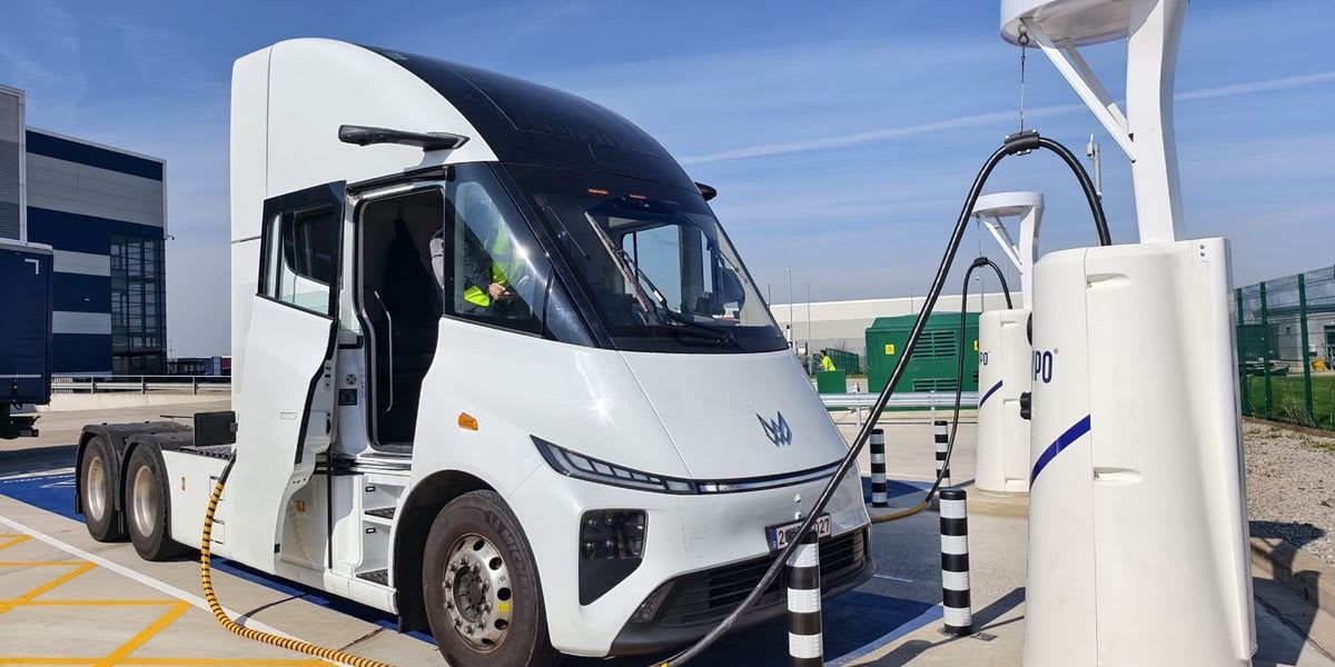 UK Hits EV Charging Record: 250 Miles in 42 Minutes