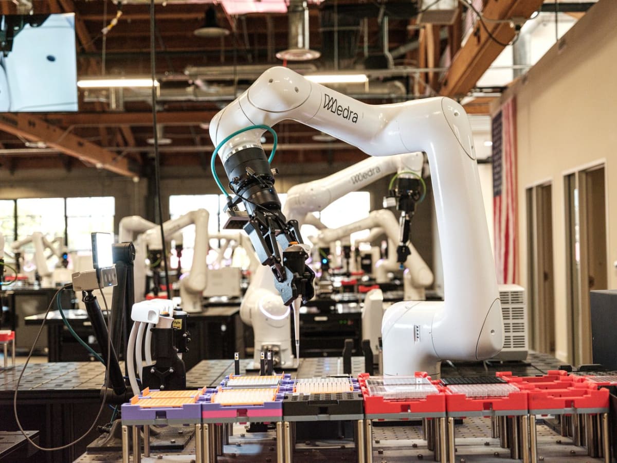 AI Robots Now Run Drug Discovery Experiments 24/7