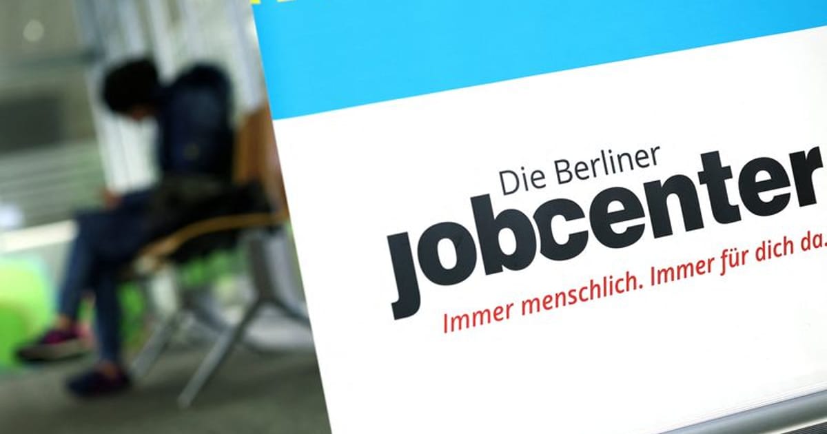Germany's Unemployment Drops to 2.95M, Surprising Experts