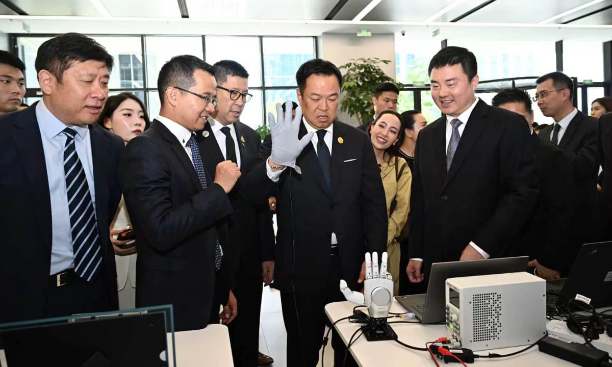 Thai PM Tours China's Robot Maker After Humanoid Exports Surge
