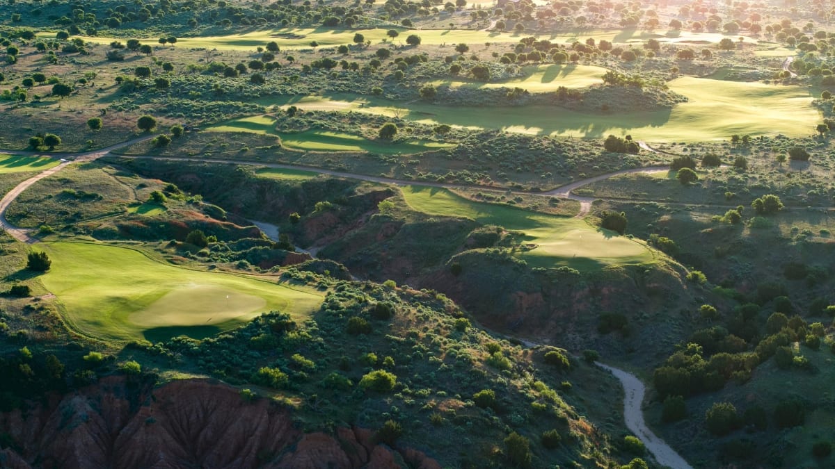 Golf Legend Creates $50K Scholarship for Young Designers - Image 2