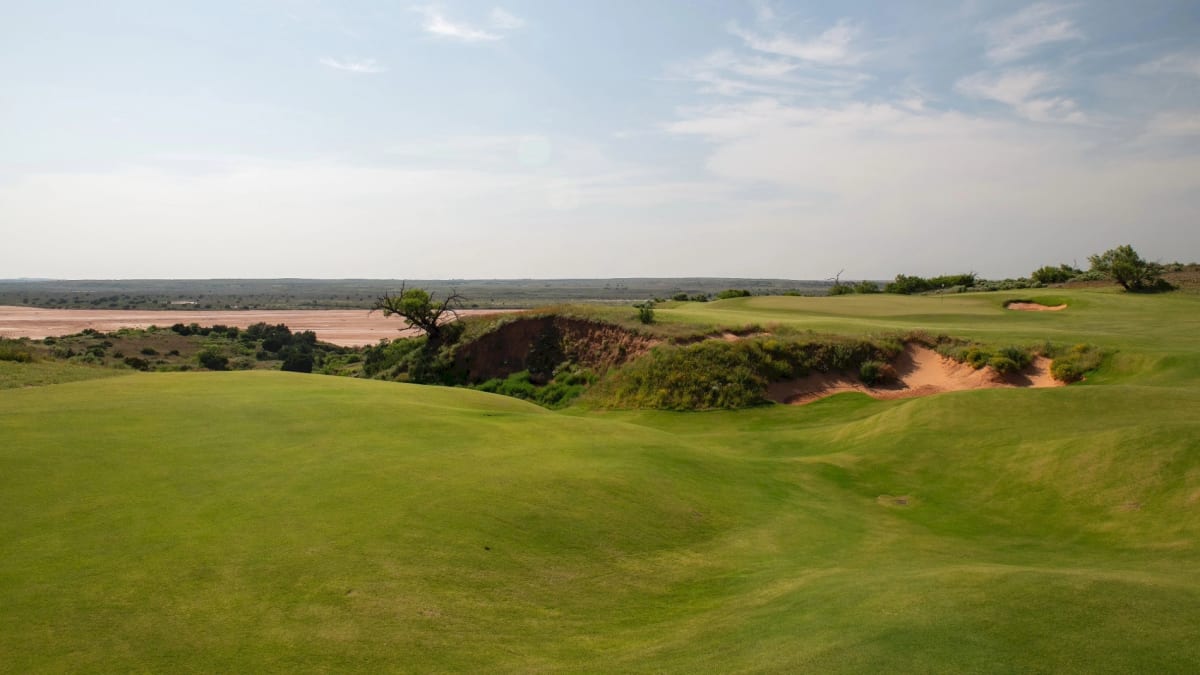 Golf Legend Creates $50K Scholarship for Young Designers - Image 3