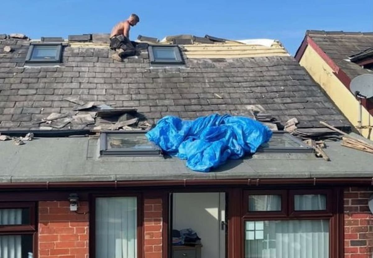 Roofers Fix 78-Year-Old Widower's Roof Free After Scam - Image 2