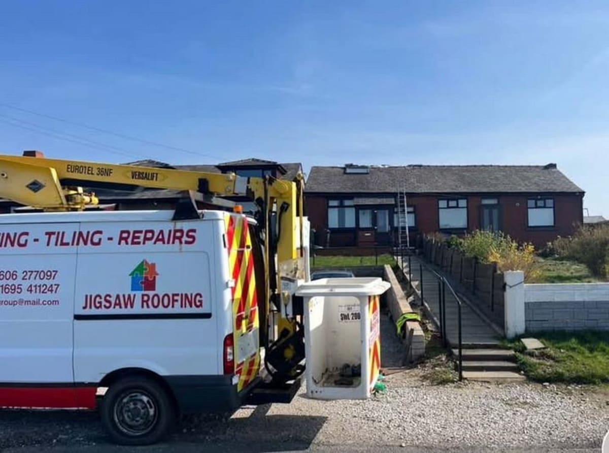 Roofers Fix 78-Year-Old Widower's Roof Free After Scam - Image 3