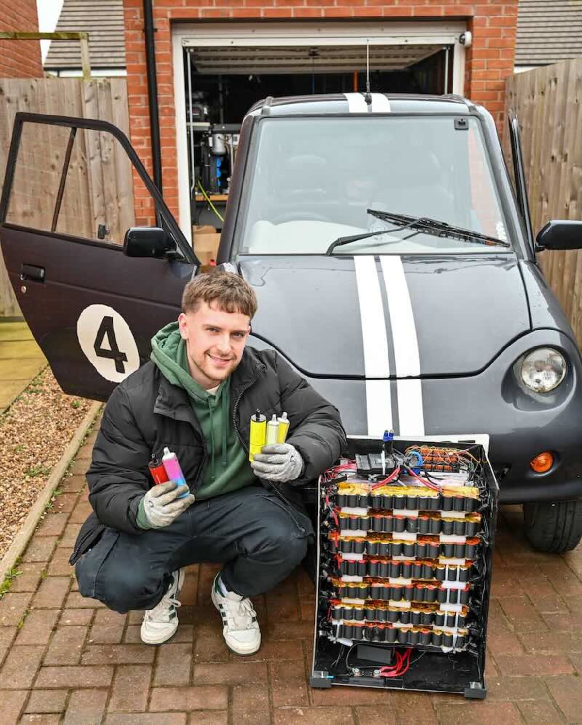 Engineer Powers Electric Car With 2,000 Discarded Vapes - Image 2