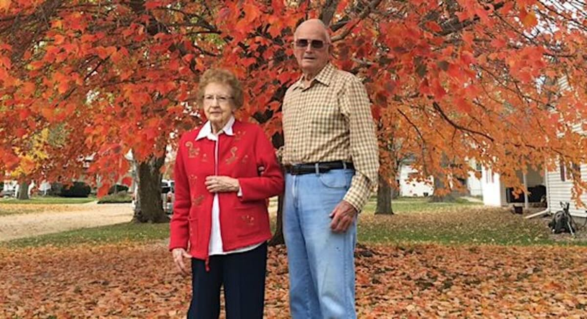 Century-old WWII veteran Dale Steele smiling with wife Doris before becoming oldest US organ donor