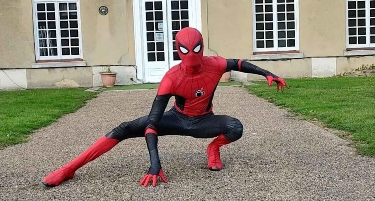 Teen Spider-Man Impersonator Now Earns £150 Per Hour