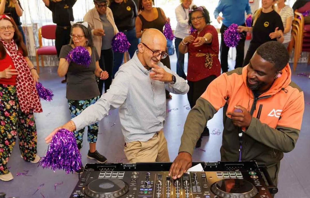 London DJ Throws Dance Party for Seniors to Fight Loneliness - Image 4