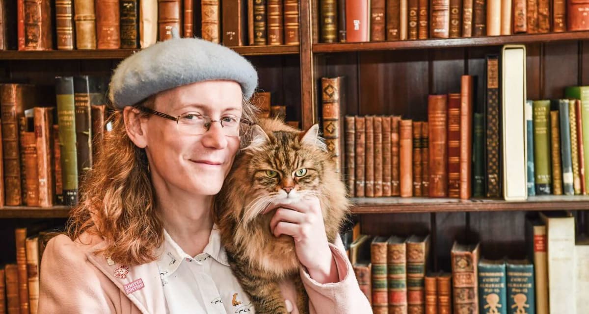 Oxford Library Cat Commutes By Bus to Comfort Students