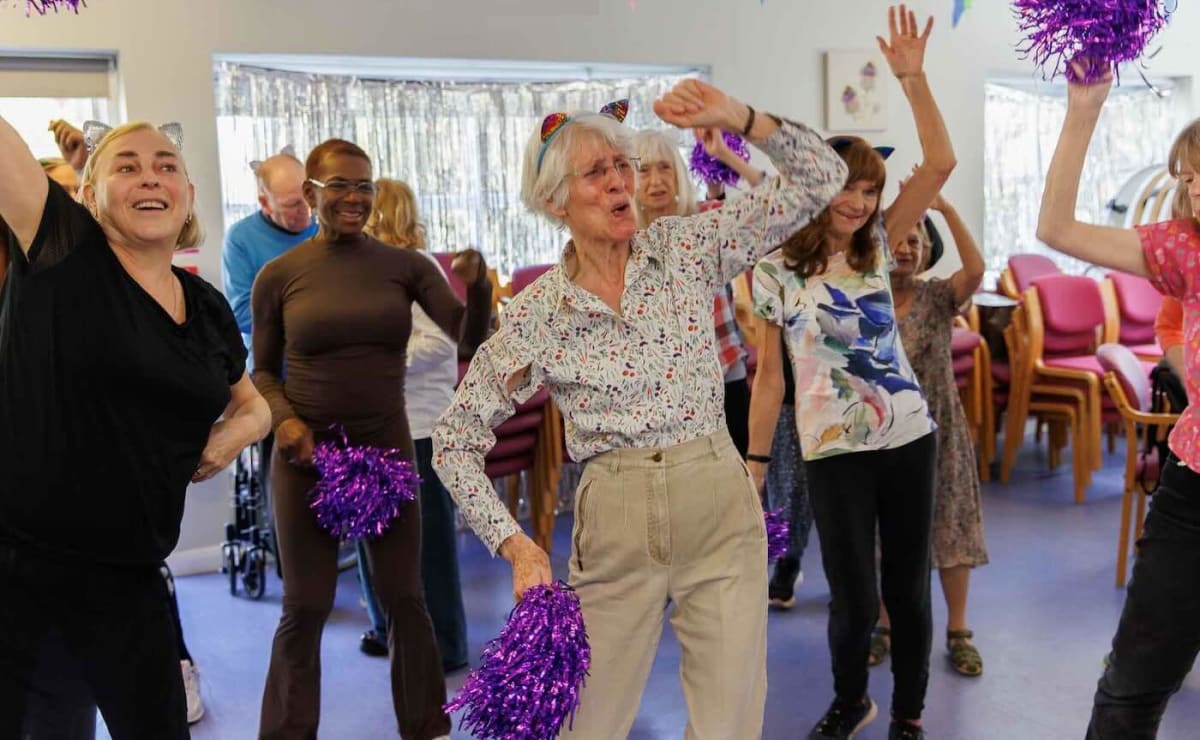 London DJ Throws Dance Party for Seniors to Fight Loneliness - Image 3
