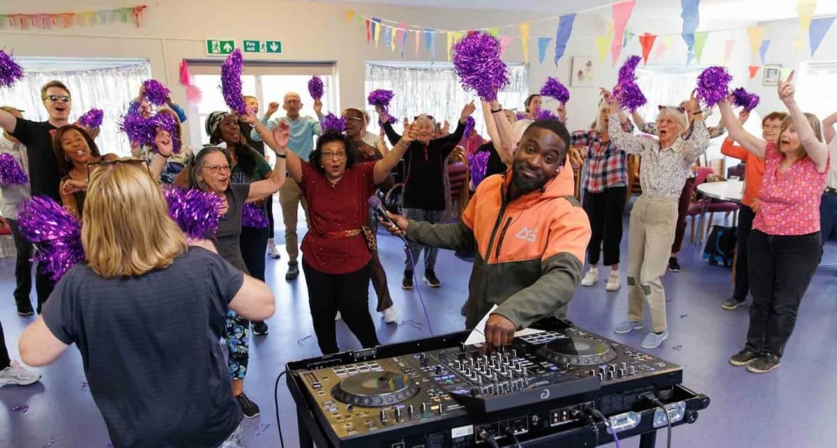 London DJ Throws Dance Party for Seniors to Fight Loneliness - Image 2