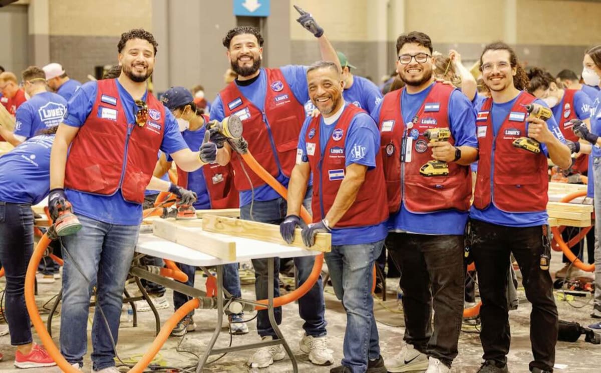 6,500 Volunteers Build 10,000 Beds in 24 Hours for Kids - Image 2