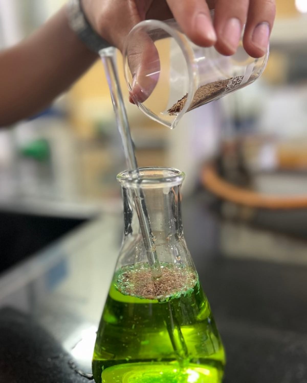 3 Indian Teens Remove Microplastics Using Tamarind Powder - Image 2
