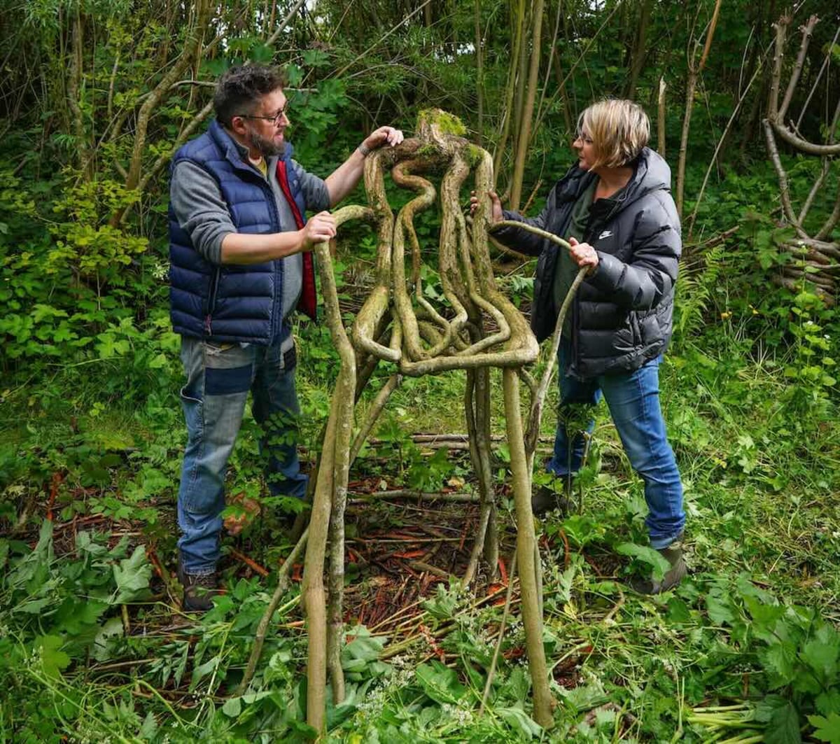 British Couple Grows Chairs Directly on Living Trees - Image 5