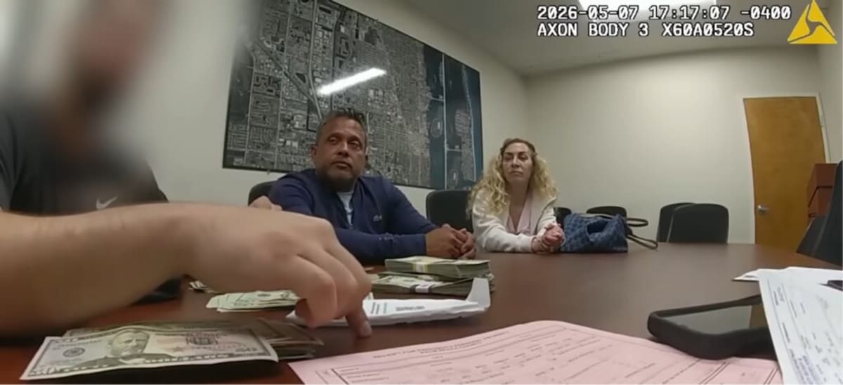 Florida Man Returns $30,000 Found in Bathroom - Image 2