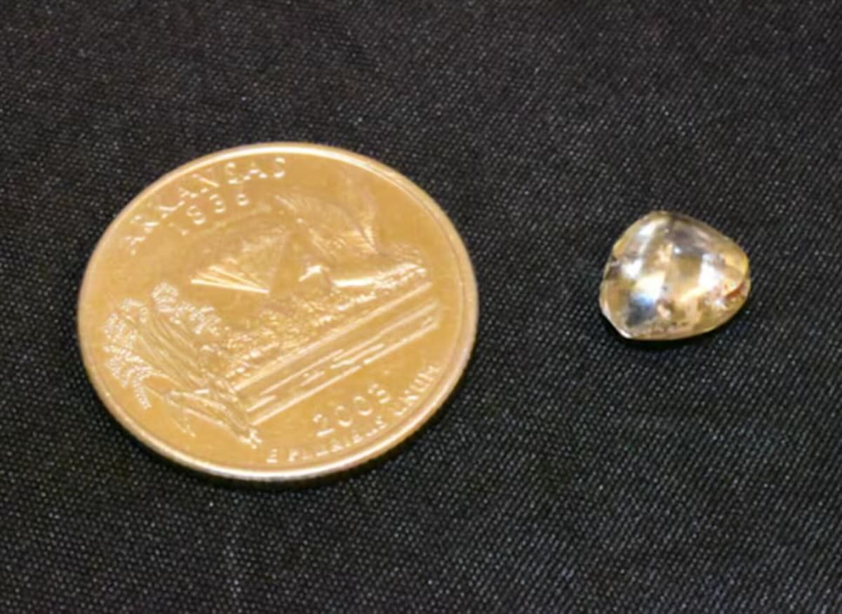 Grieving Mom Finds 3-Carat Diamond After Father's Funeral - Image 2