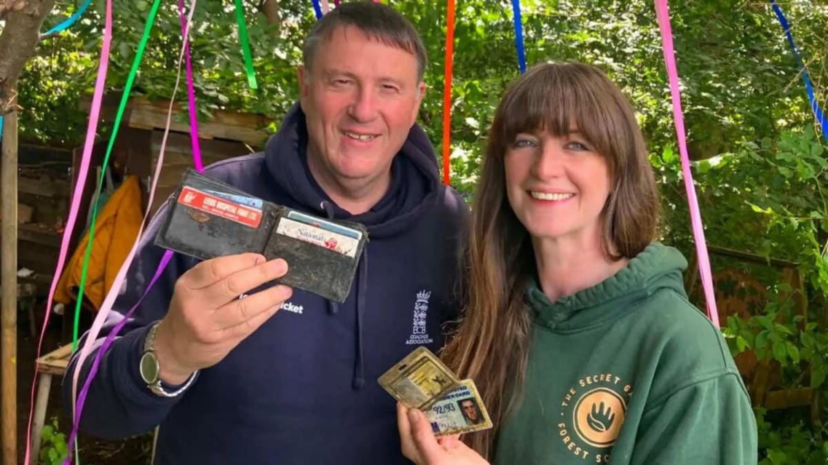 Reporter Reunited With Wallet Lost 30 Years Ago - Image 3