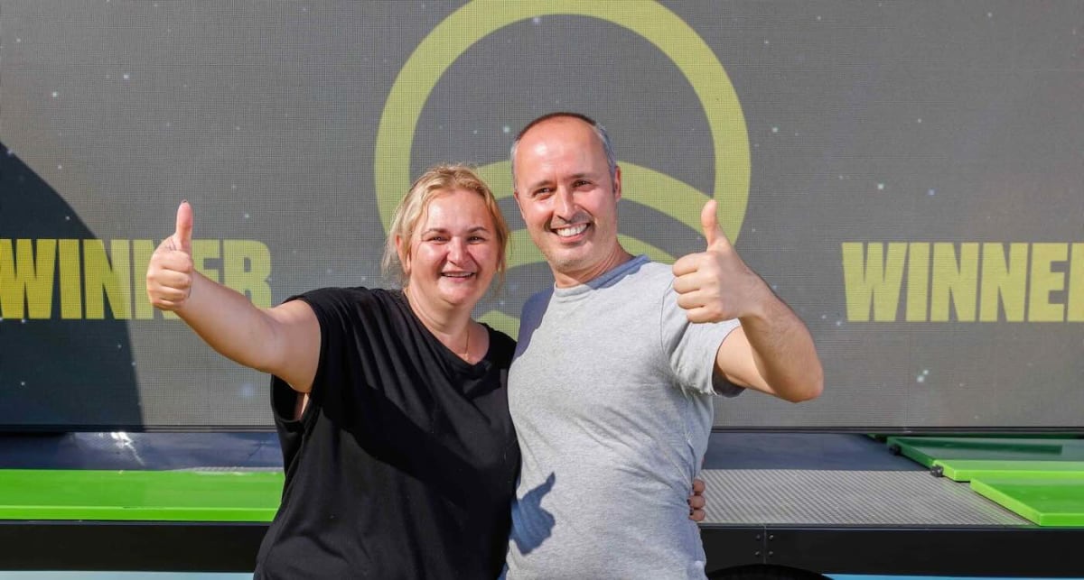 Lottery Winner Gives Neighbor $5K for First Family Vacation - Image 2