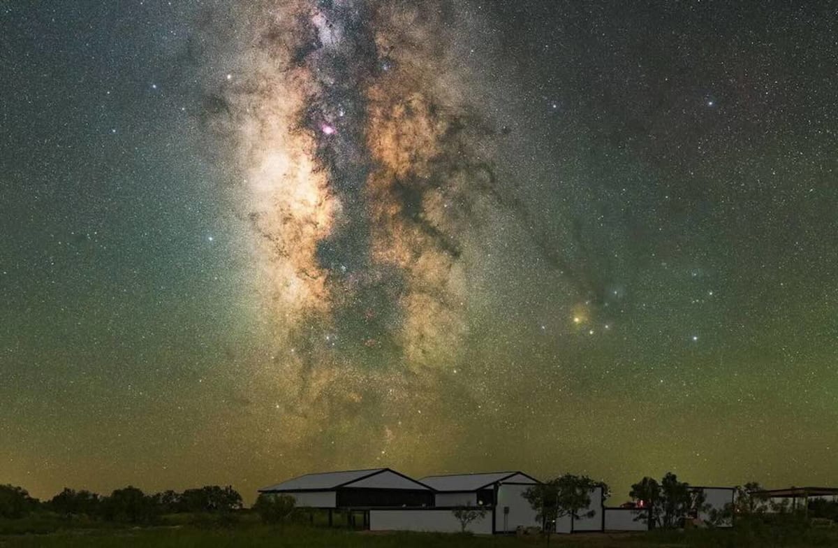 Texas Ranch Hosts 1,000 Telescopes for Remote Stargazing - Image 2