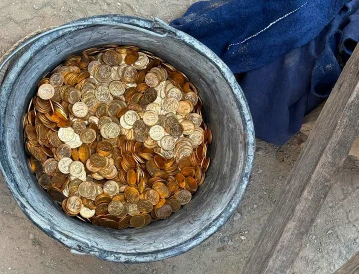 Belgian Worker's Jackhammer Strikes $10M Gold Bar Hoard - Image 3