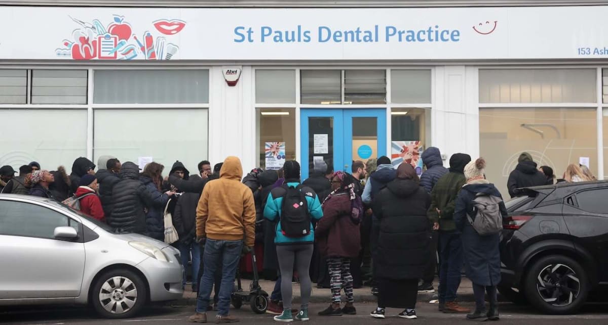 UK Mobile Dental Clinic Brings Free Care to Homeless