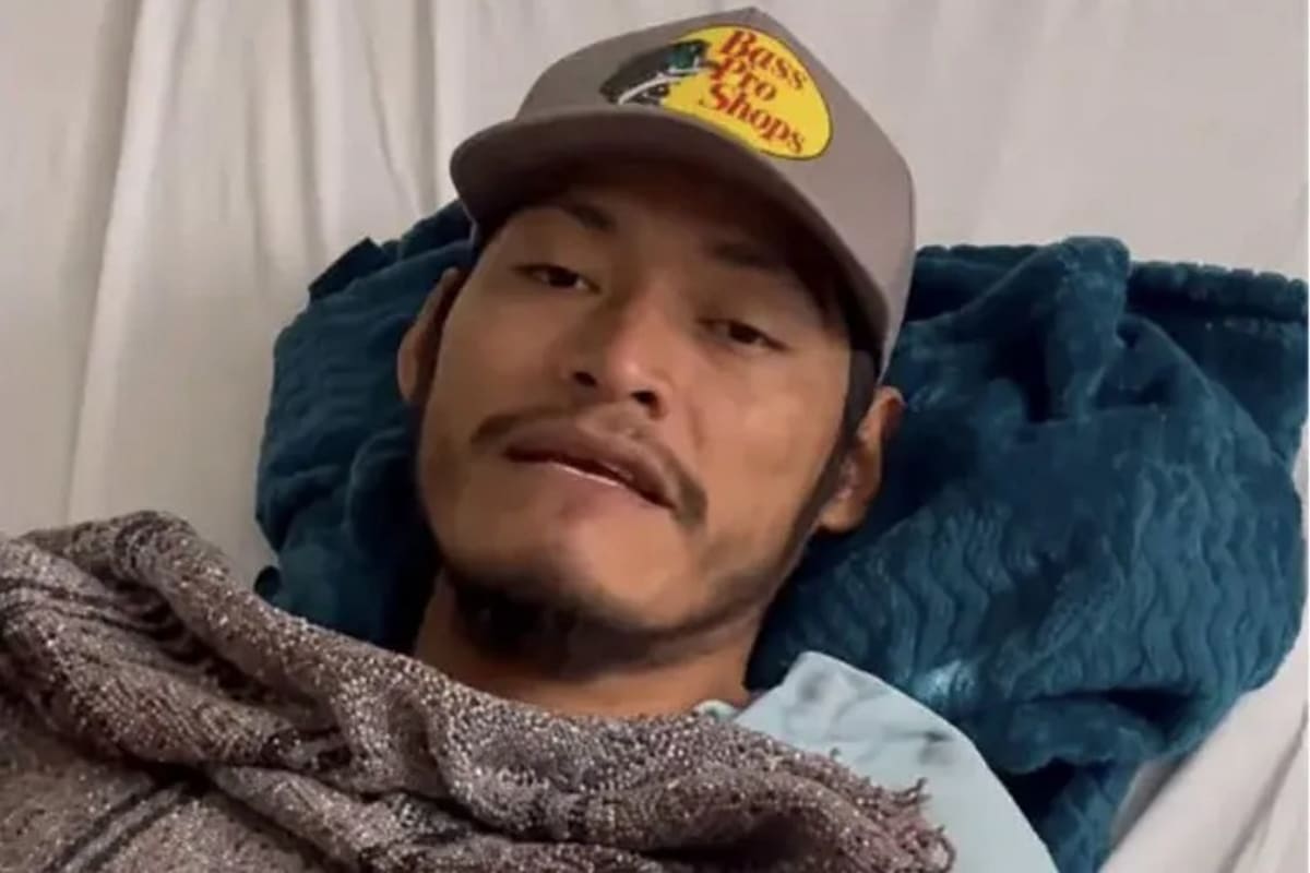 Mexican fisherman Erasto Crisanto Valdez recovering in hospital bed after cave rescue