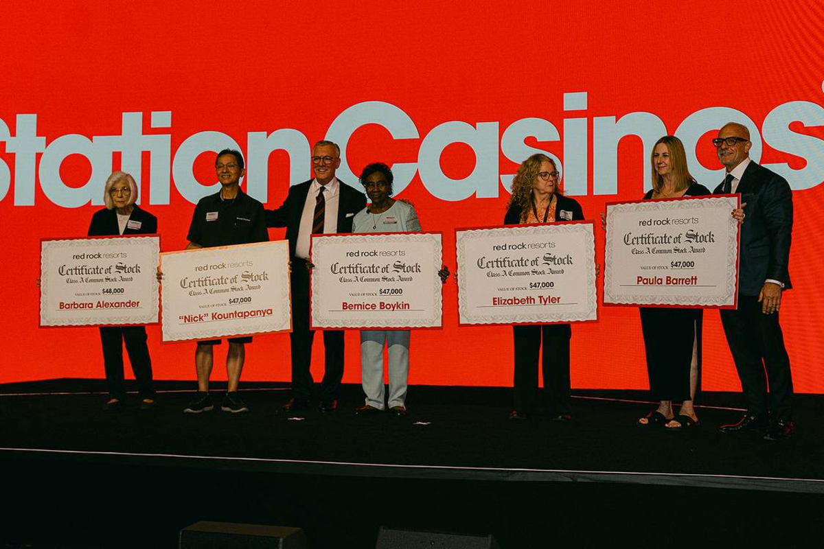 Vegas Casino Gives Workers $1,000 per Year of Service - Image 2