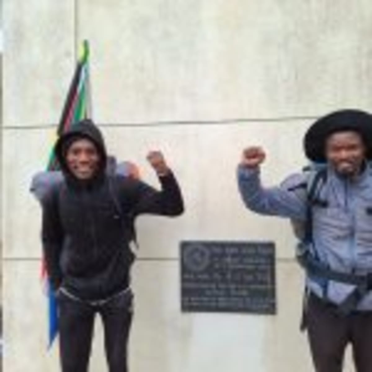 Strangers Celebrate Cape Town Beach Proposal in Viral Video - Image 3