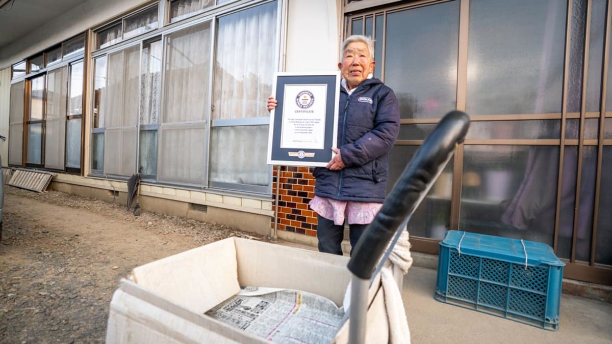 91-Year-Old Woman Still Delivers Newspapers After 30 Years