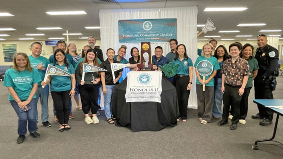 Hawaii Volleyball Champs Share Trophy Across 6 Campuses - Image 3