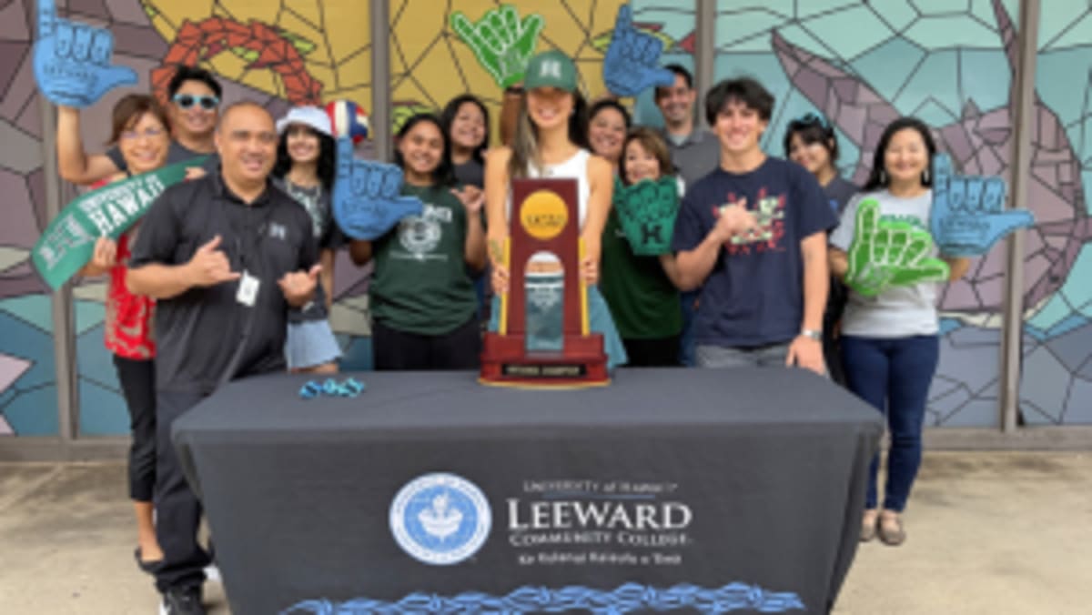 Hawaii Volleyball Champs Share Trophy Across 6 Campuses - Image 4