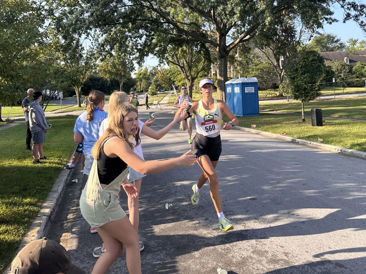 Illinois Town Decorates Streets to Cheer Half-Marathoners - Image 5