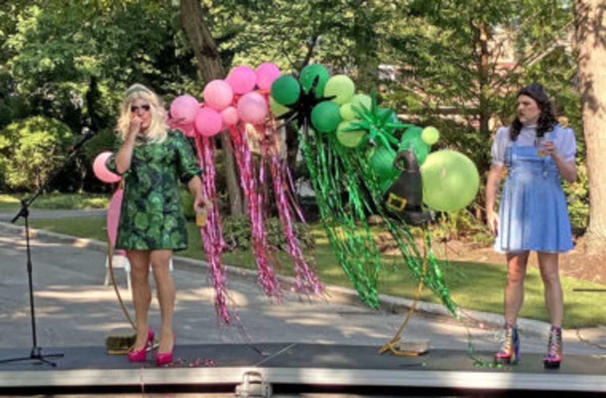 Illinois Town Decorates Streets to Cheer Half-Marathoners - Image 4