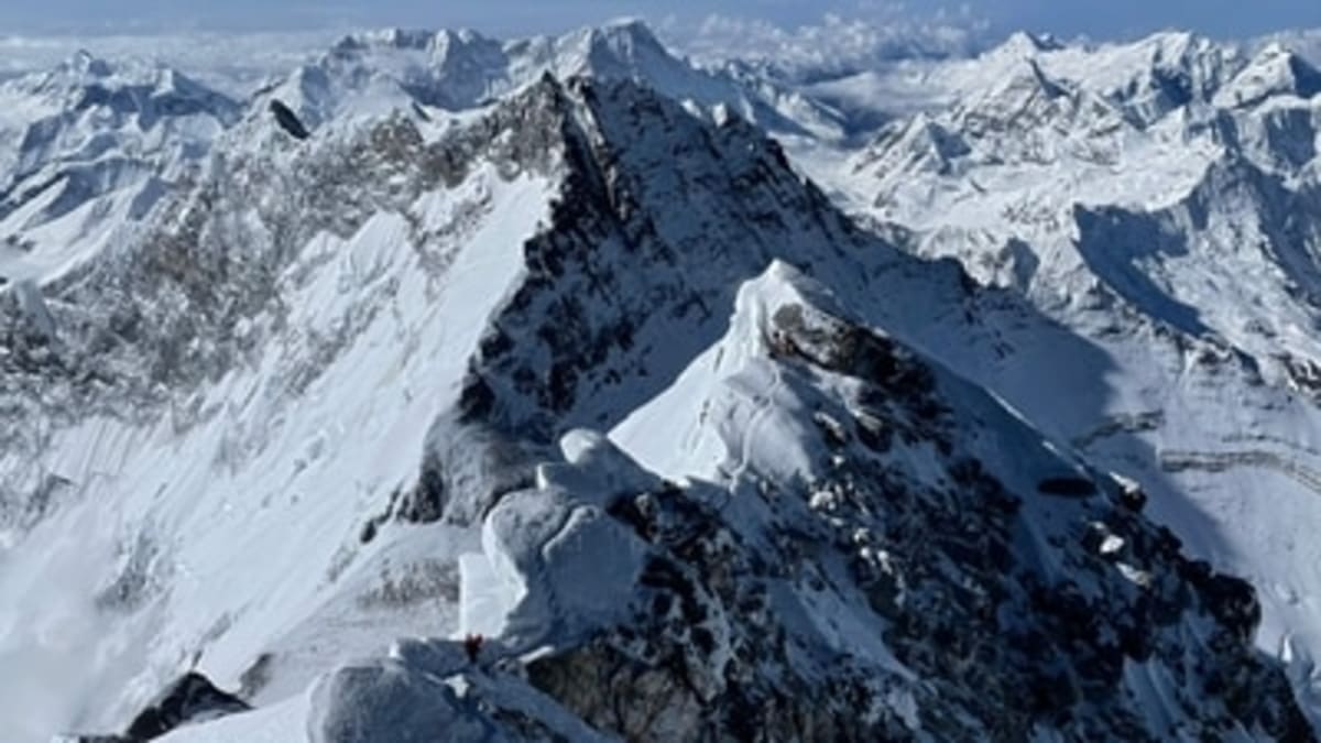 Cancer Survivor Summits Everest in Under 10 Hours - Image 2