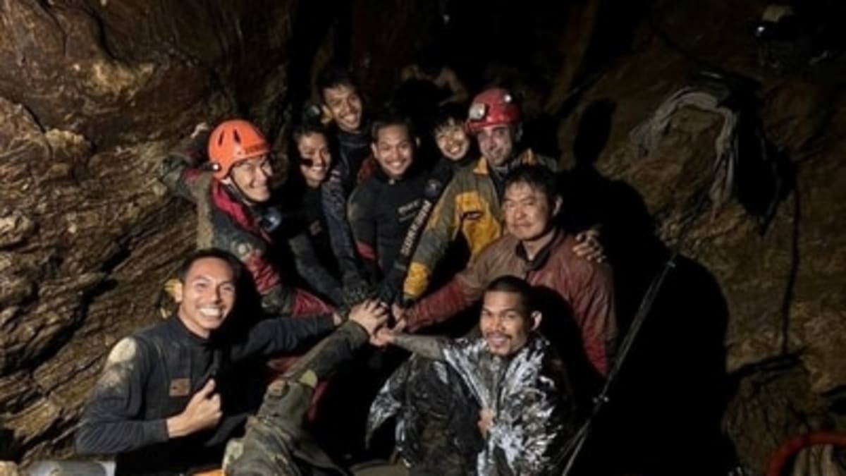 Four Trapped Laos Miners Reunite With Families After 10 Days - Image 2