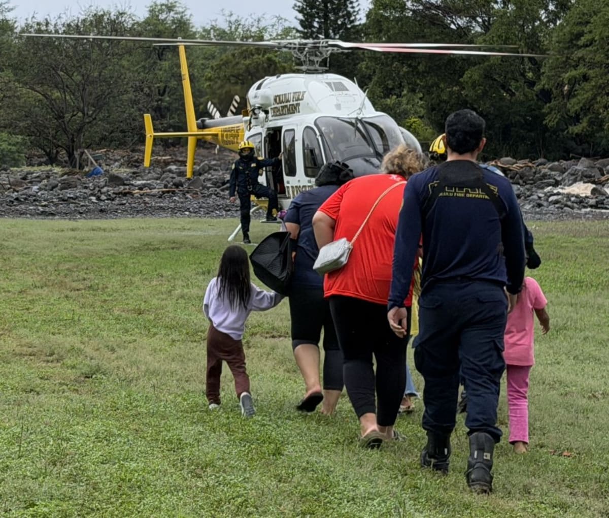 Honolulu Firefighters Rescue 200+ in Severe Storm - Image 2