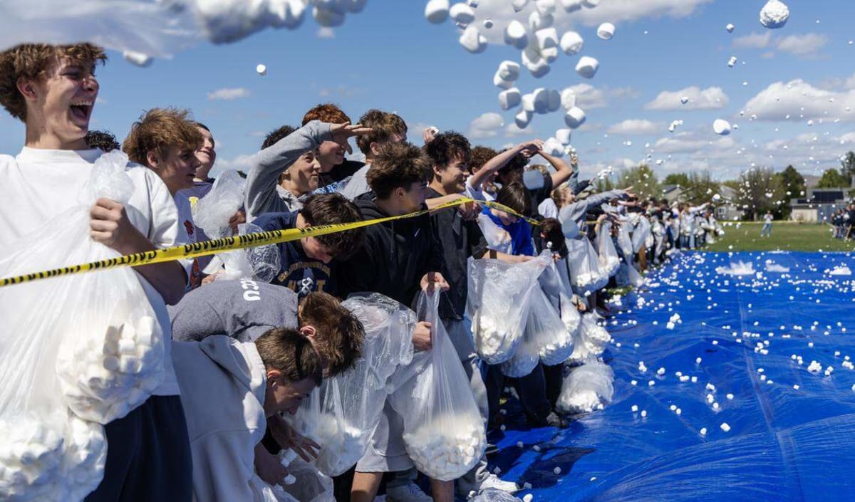 Boise Students Hurl 145,000 Marshmallows for World Record - Image 2