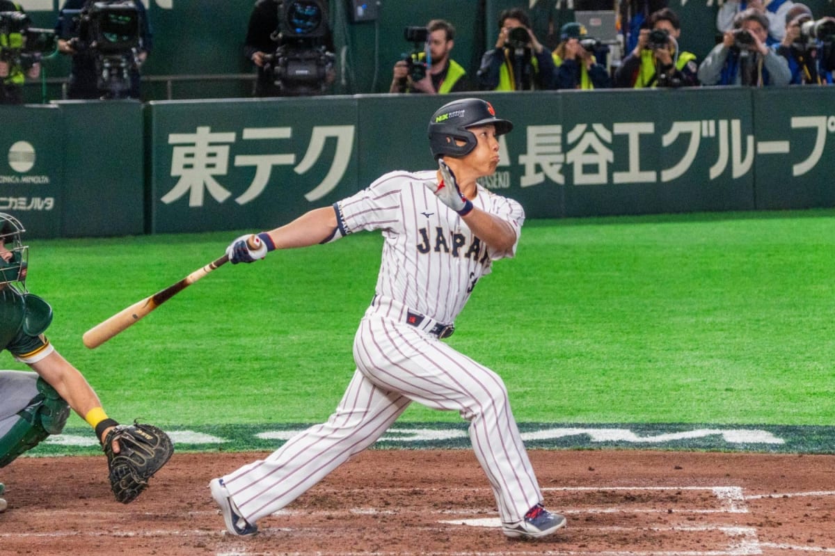 Japan Wins Pool C With Late Homer Before 40,000 Fans