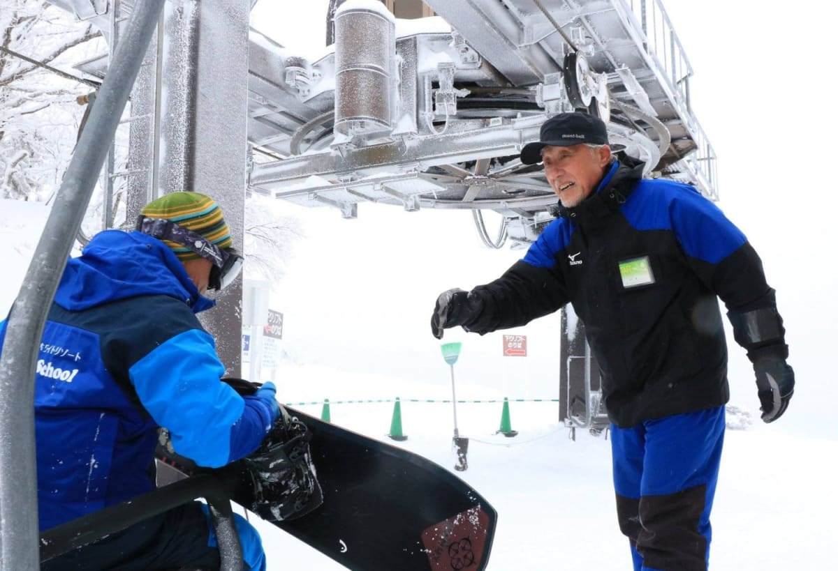 Japanese Retirees Turn Ski Resorts Into Second Acts