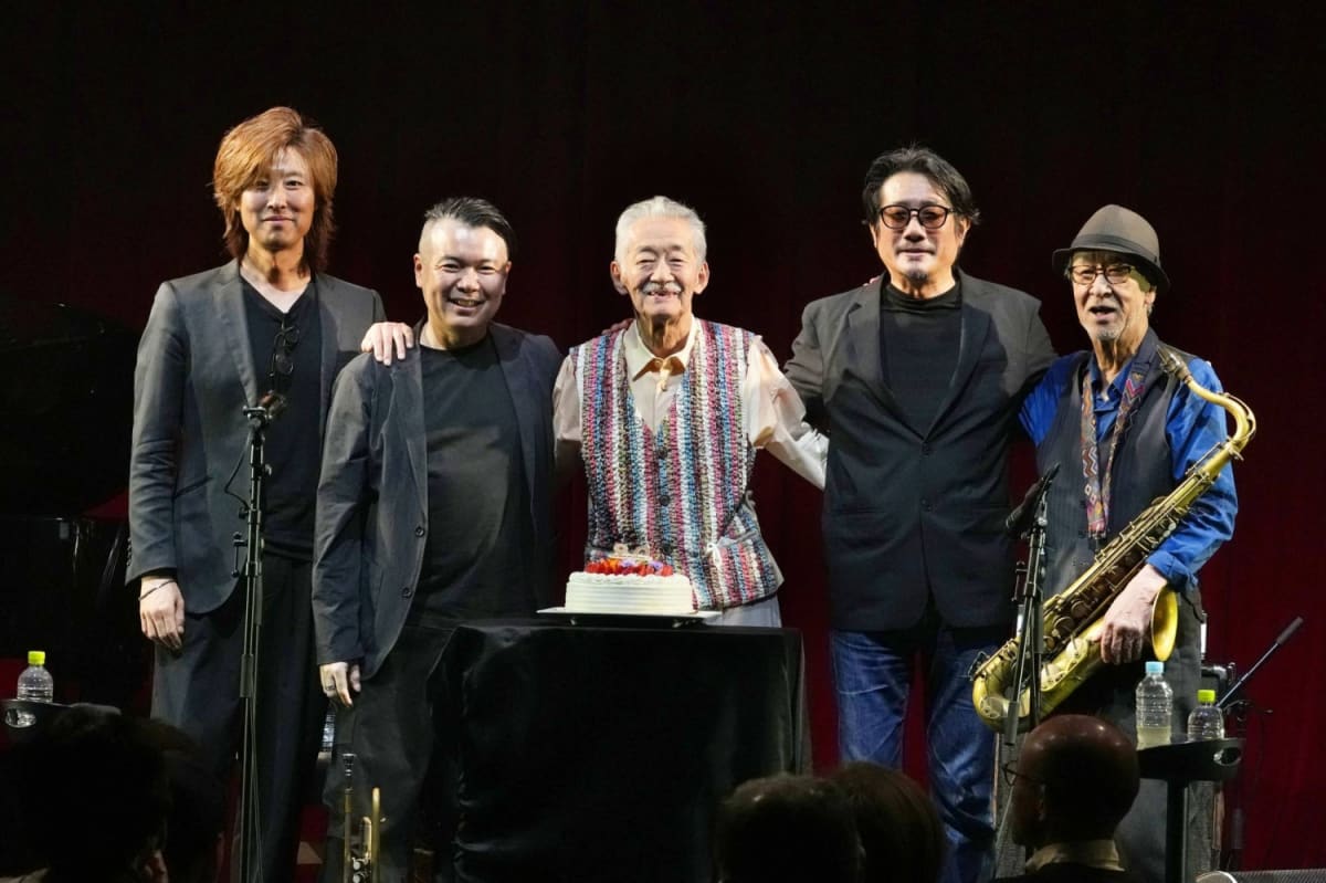 Jazz Bassist Yoshio Suzuki Celebrates 80th on Stage