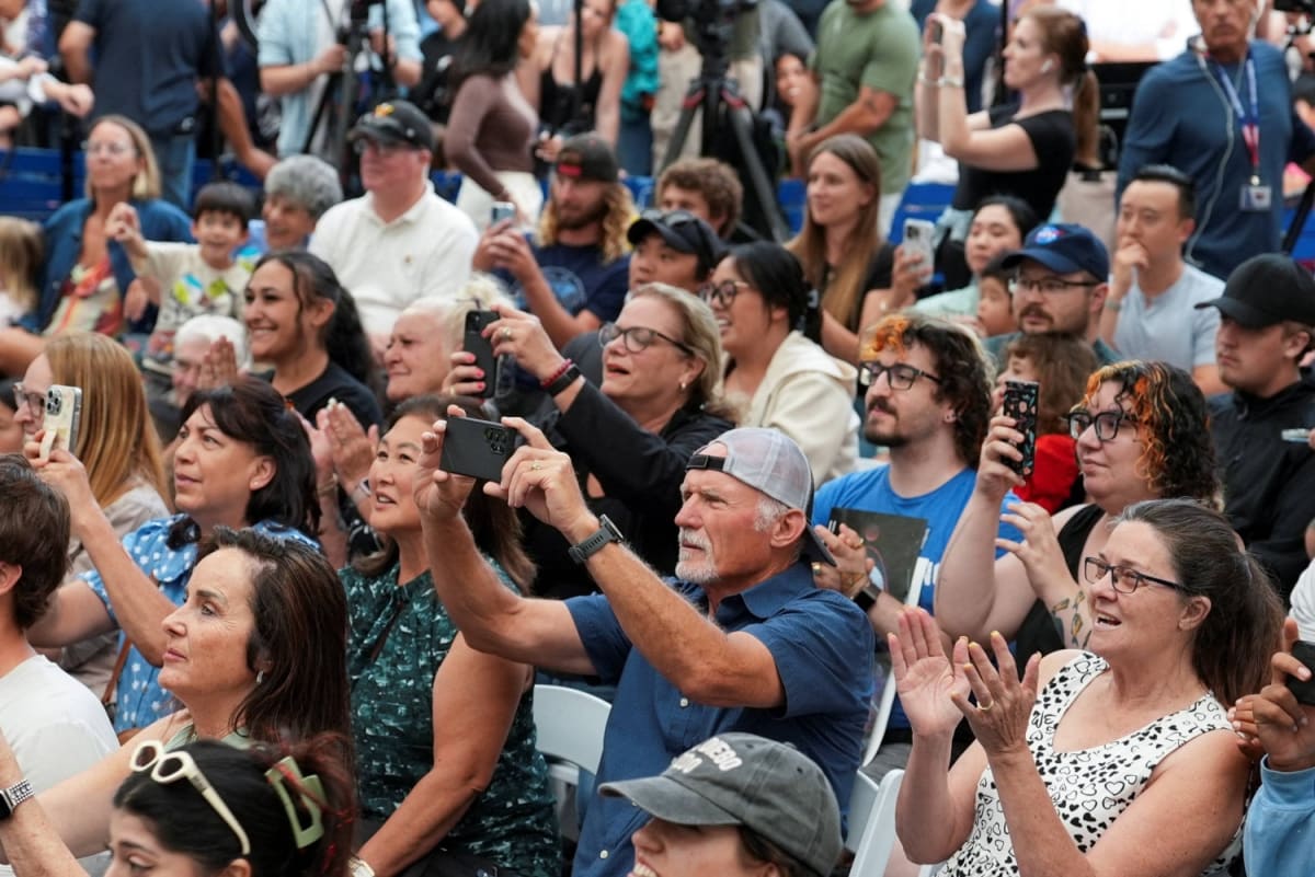 NASA Flight Director Fights to Livestream Space for All