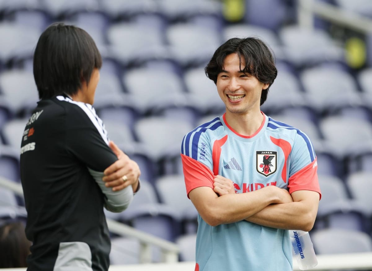 Injured Star Takumi Minamino Mentors Japan at World Cup - Image 3