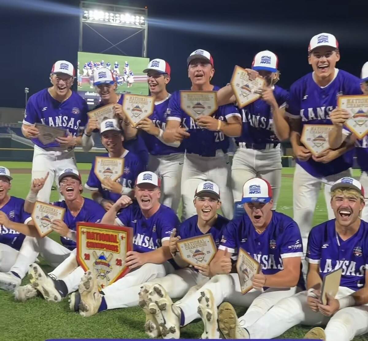 Kansas High Schoolers Win National Baseball Title in Omaha - Image 2