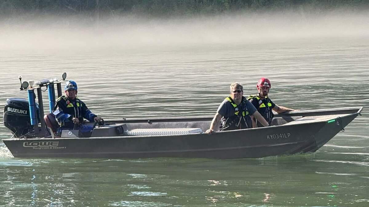 Kentucky Team Rescues 7 Stranded on Cumberland River Island